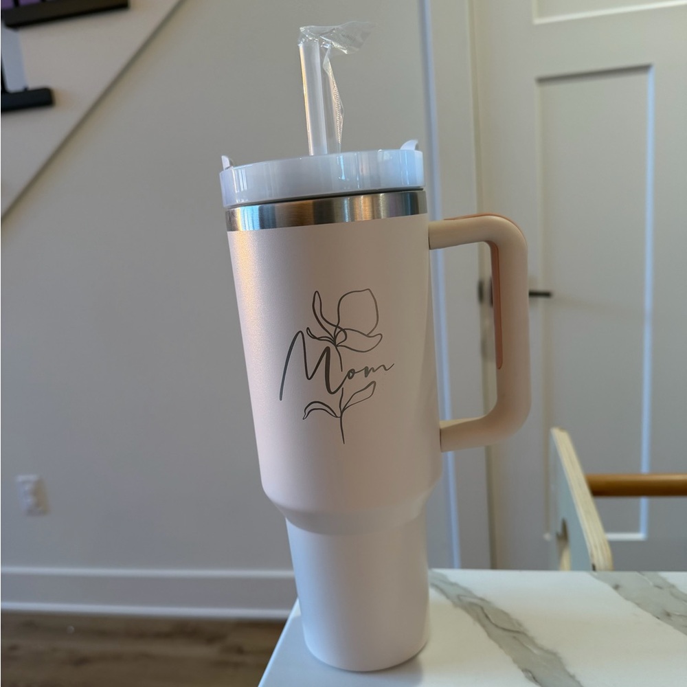 NWT Mom 40 oz tumbler